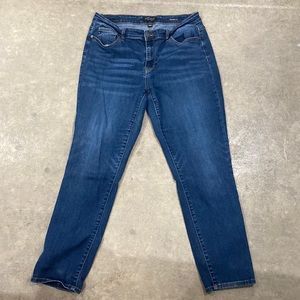 Judy blue boyfriend fit 13/31 well worn good condition (my favorite pair)